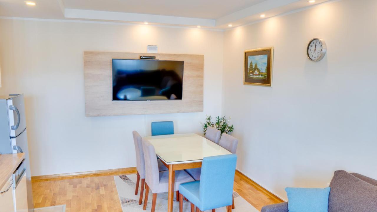 Апартаменти Milica 65M2, Free Parking & Wi-Fi Новий Сад Екстер'єр фото